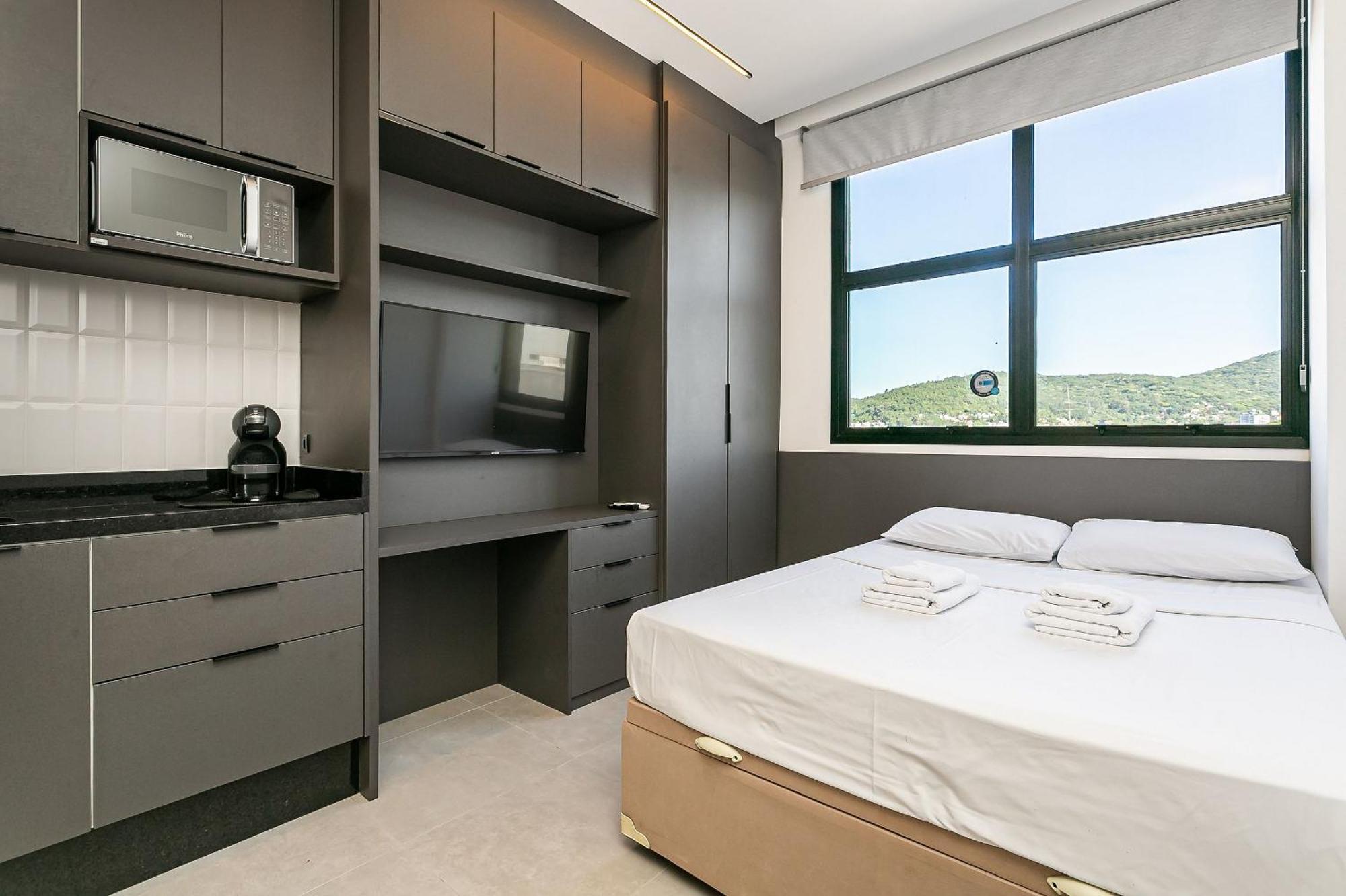 Apartment Wi-fi 300mb | Foodhall | Estacao Santa Monica *